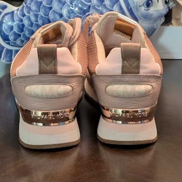 P10 MICHAEL KORS WILMA Trainer Sneakers - Picture 7 of 10